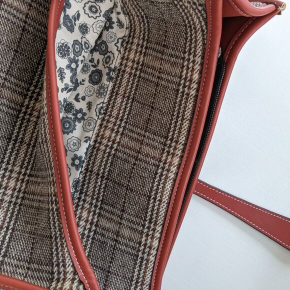 COLLEGIATE STYLE CROSSBODY BAG L'ARTISTE BRAND - Picture 9 of 13